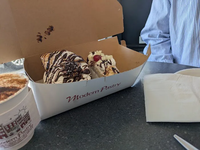 Modern Pastry Shop Picture 7