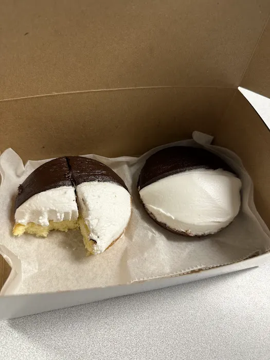 Lyndell's Bakery Picture 7