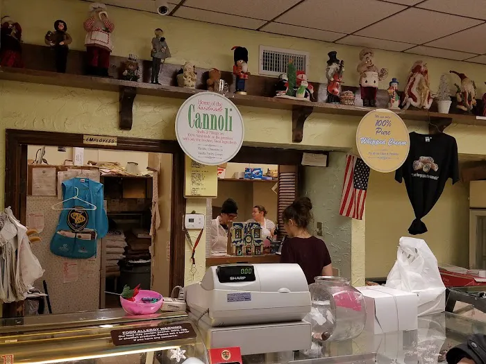 Arthur's Pastry Shop Picture 8