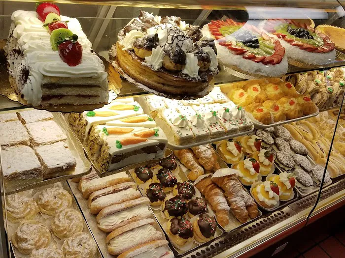 Arthur's Pastry Shop Picture 9