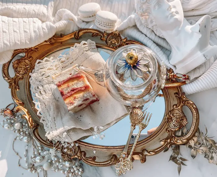 Let Them Eat Cake Picture 9