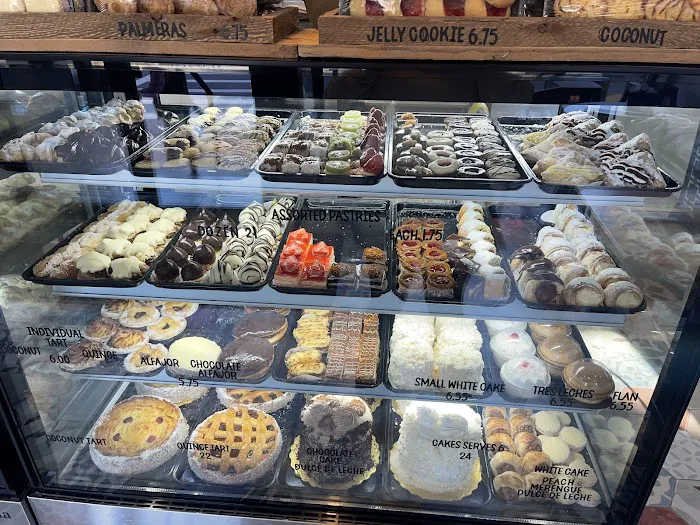 Artazu Bakery Cafe Picture 4
