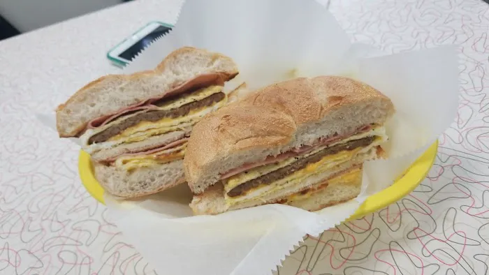 ANDERSON BAGEL & DELI Picture 4