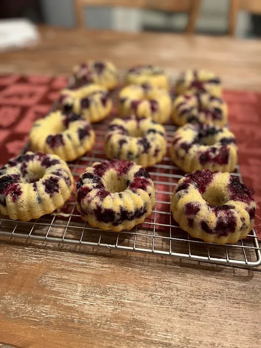Isla's Divine Desserts Picture 8
