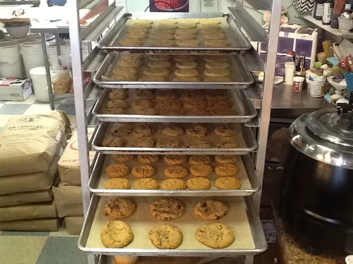 Leah's Cakery Picture 7