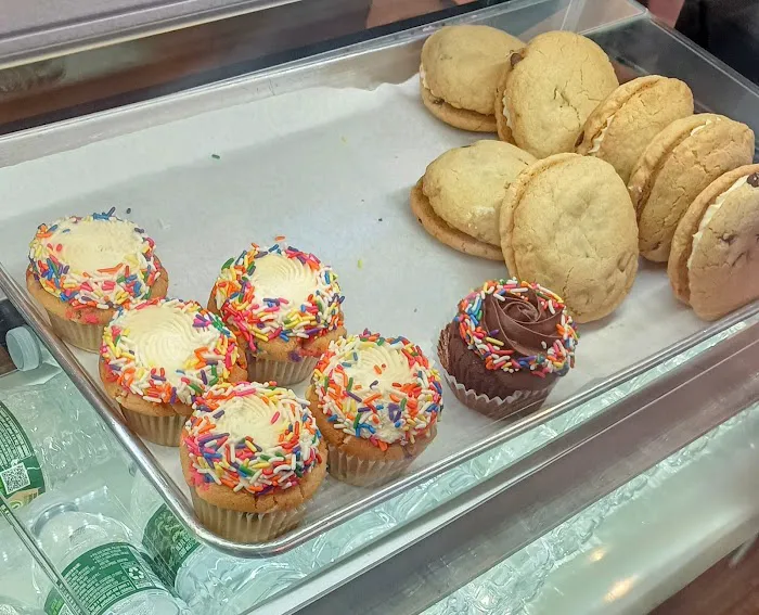 Jennifer Lee's Gourmet Bakery Picture 5