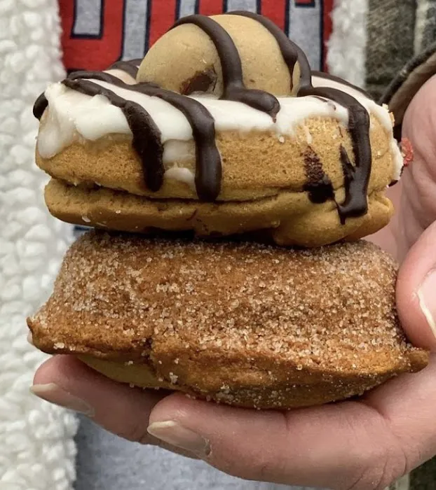 Jennifer Lee's Gourmet Bakery Picture 4