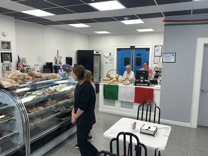 A & L Bakery and Cafe Picture 2