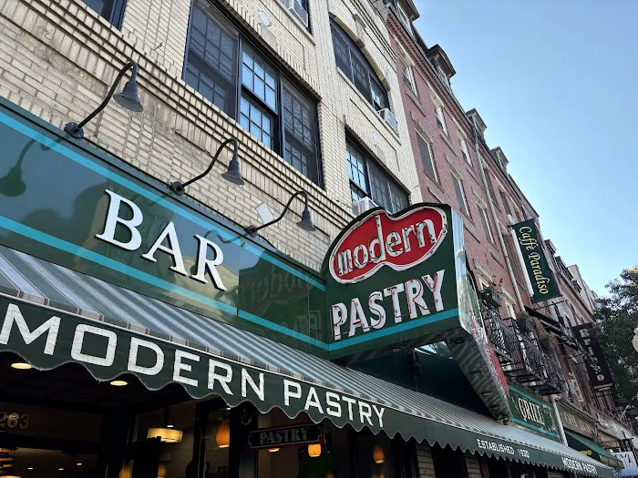 Modern Pastry Shop Picture 4