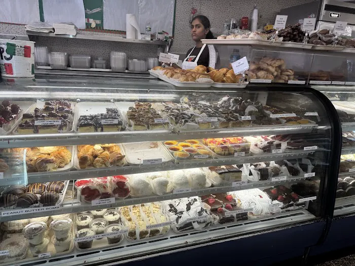 Mike's Pastry Picture 3