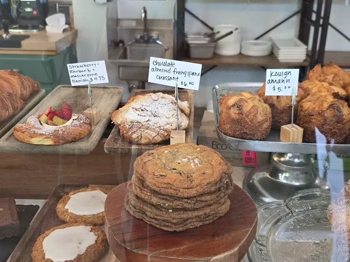 Two Bees Cafe & Patisserie Picture 9