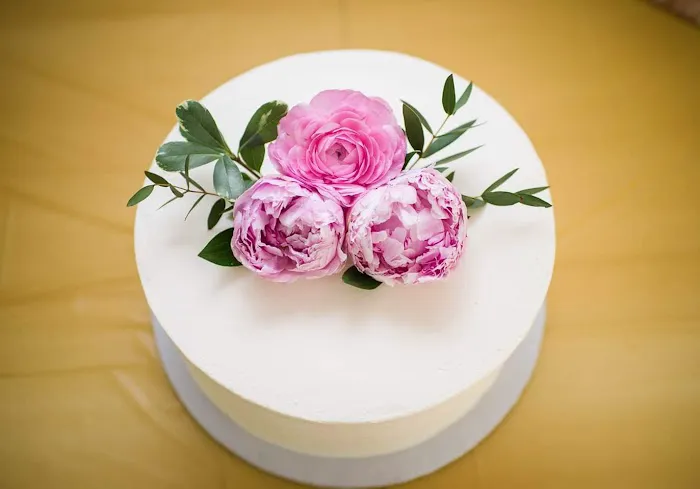 Three Sisters Cake Shop Picture 5