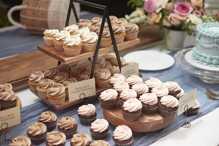 Three Sisters Cake Shop Picture 6