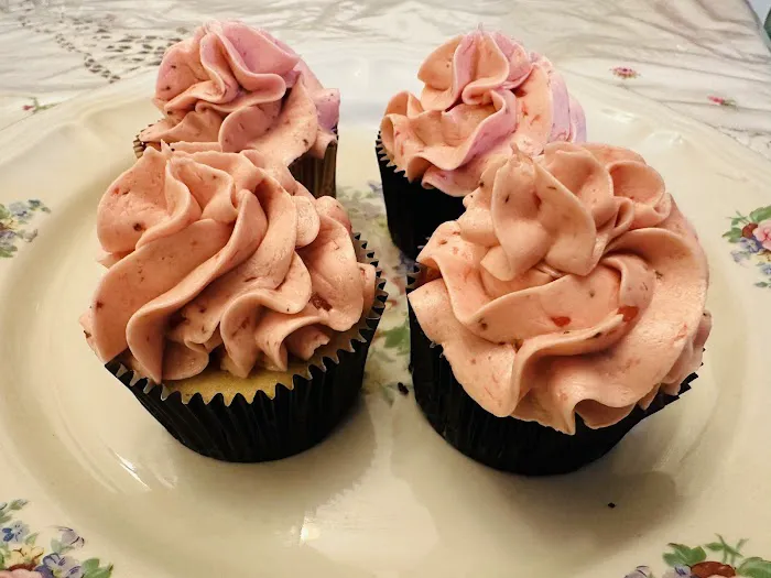 Em’s Cupcakes & Delicacies LLC Picture 8
