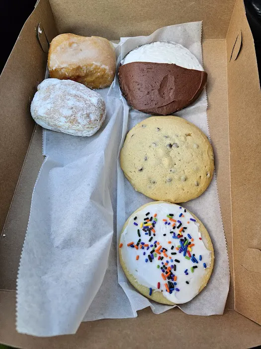 Holland Farms Bakery & Deli Picture 1