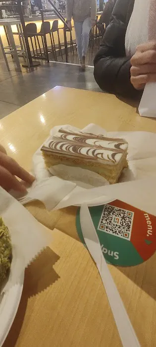 Mike’s Pastry Picture 3