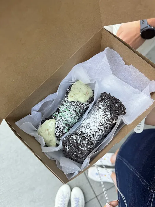 Mike’s Pastry Picture 4