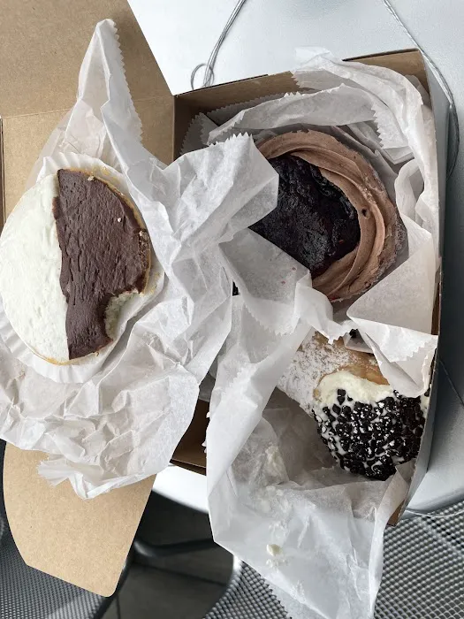 Mike’s Pastry Picture 9