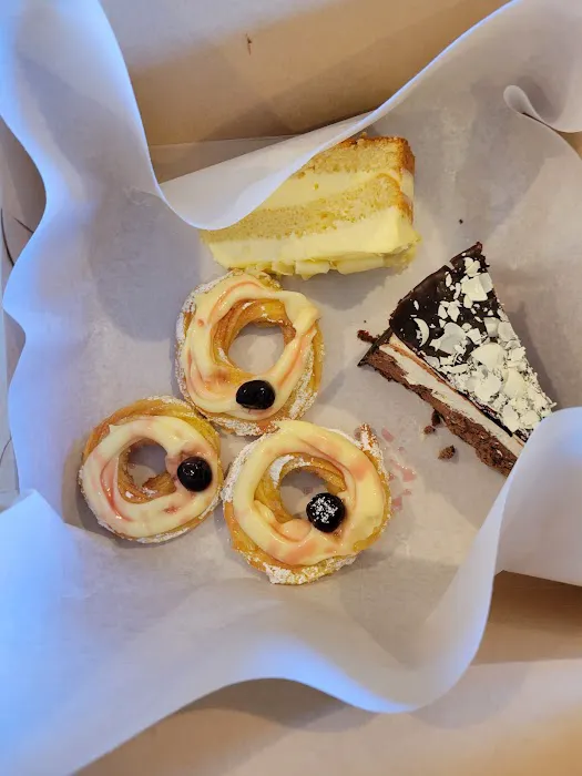Enzo Benzo Specialty Donuts Picture 6
