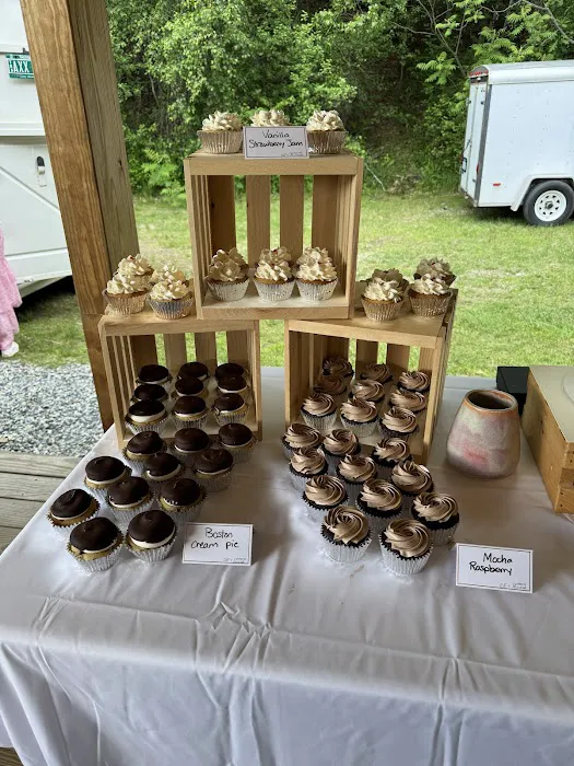 Red Poppy Cakery Picture 10