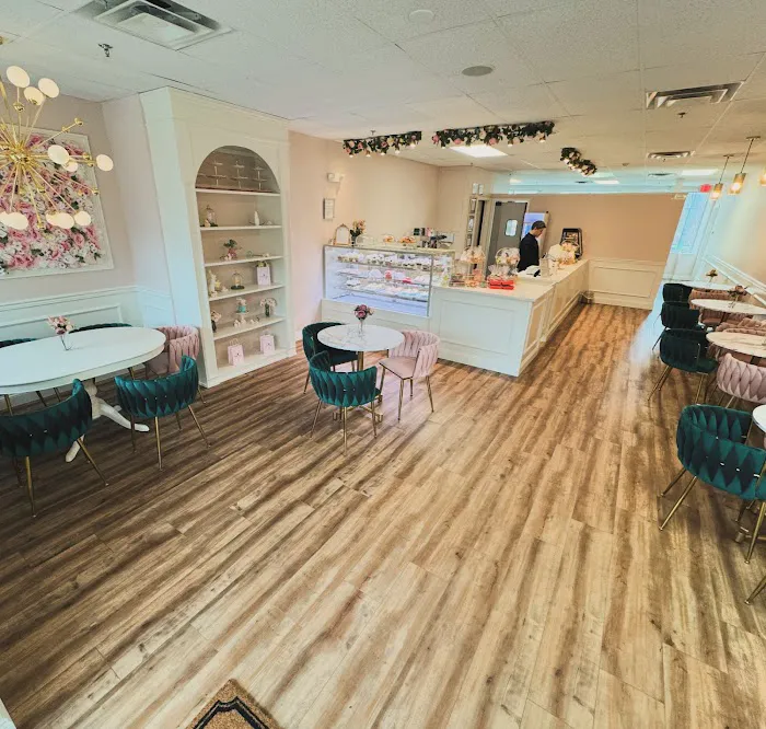 Divine Sugar Cake Shop Picture 7