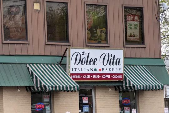 La Dolce Vita Italian Bakery