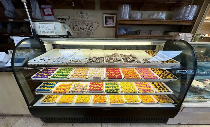 La Dolce Vita Italian Bakery Picture 3