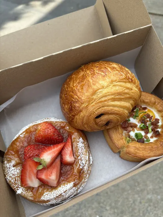 Sophistiqué - French Bakery Picture 3