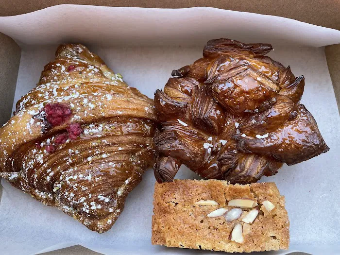 Sophistiqué - French Bakery Picture 4