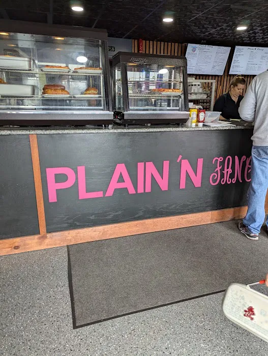 Plain & Fancy Donut Shop Picture 5