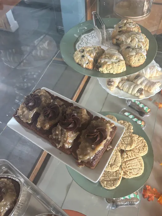 2 cats cakery and sweet treats Picture 8