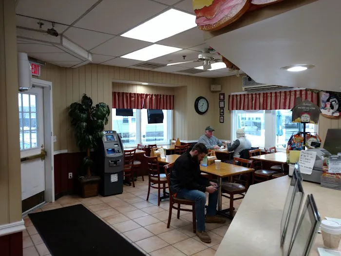Lil Pickles Deli Picture 1
