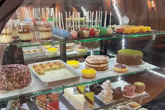 Güllüoğlu Baklava & Cafe