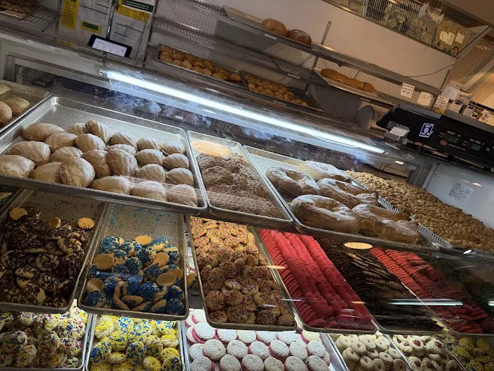 Lyndhurst Pastry Shop Picture 3