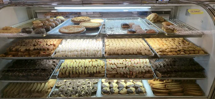 Lyndhurst Pastry Shop Picture 6