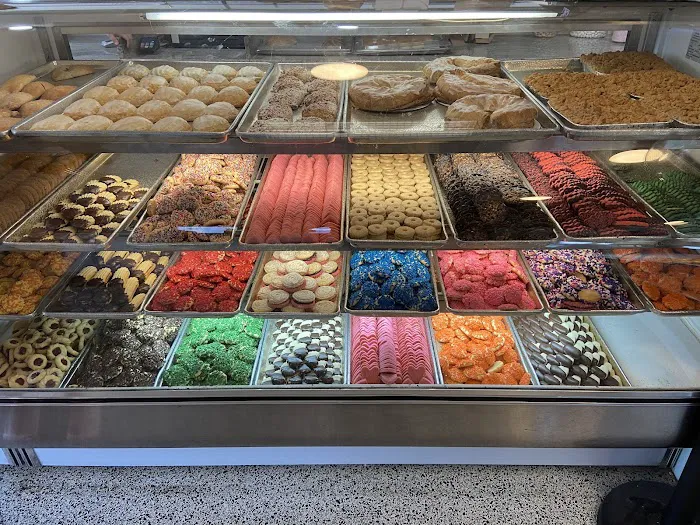 Lyndhurst Pastry Shop Picture 9