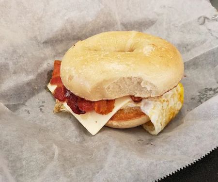 Mister Bagel Westbrook
