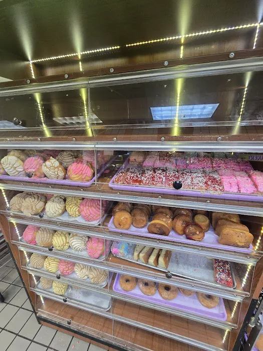 El Encanto Bakery Picture 10