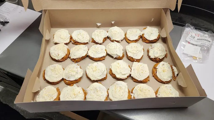 Charlies' Confection Connection Picture 4