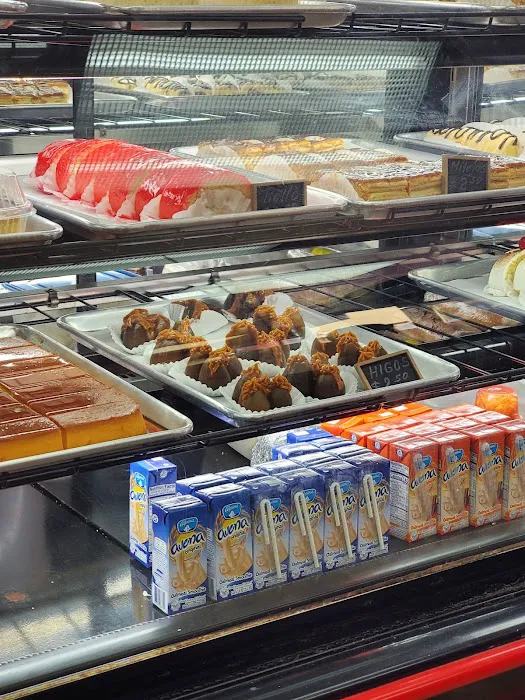 El Carretero Bakery Picture 3