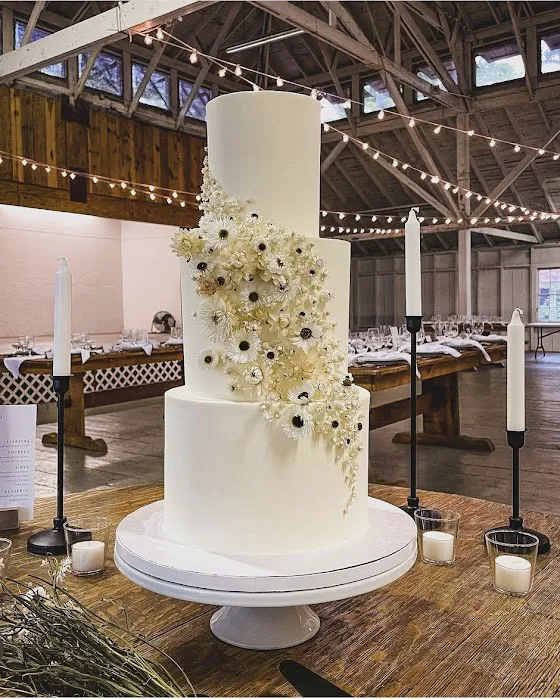 The Sandpiper Cake Shop Picture 2