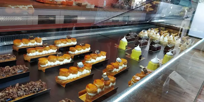 Caramel French Patisserie Picture 4
