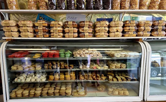 Pan-Centro Family Pastry Shop Picture 9