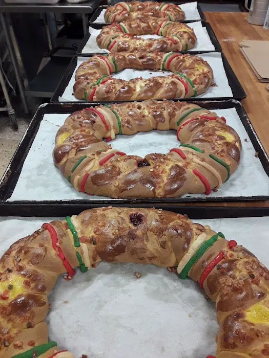Pan-Centro Family Pastry Shop Picture 7