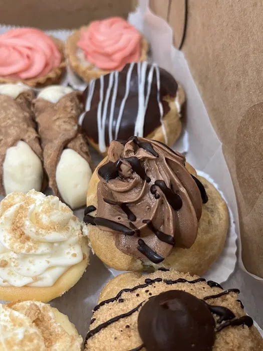 Pando’s Pastry Shop Picture 3
