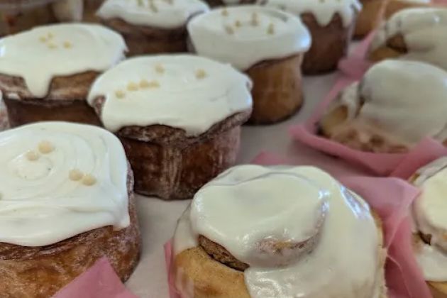 Simply Sweets By Lauren/ Cake Studio