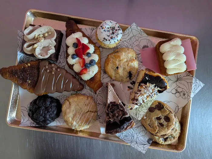 Simply Sweets By Lauren/ Cake Studio Picture 2