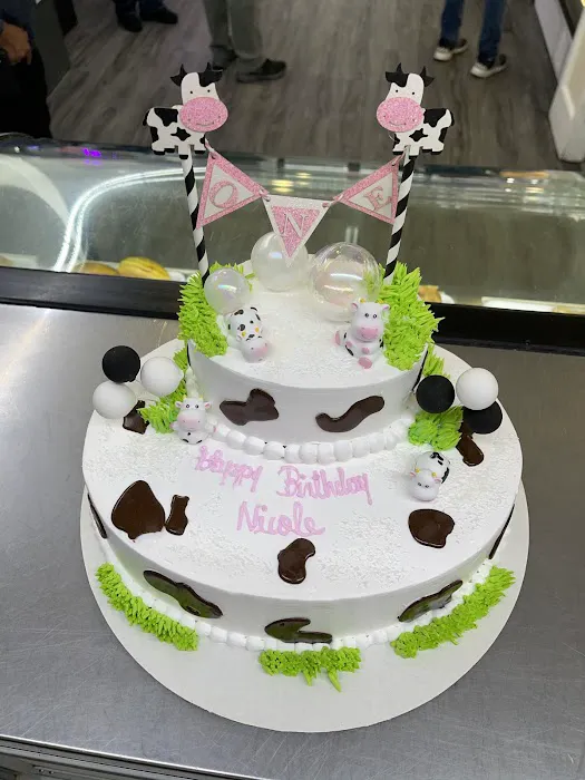 El Fenix Bakery II Picture 7