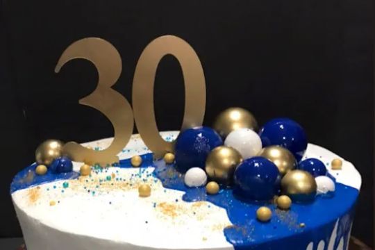 CAKES BY DAMAR