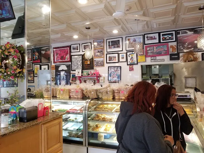Las Cubanitas Bake Shop Picture 10